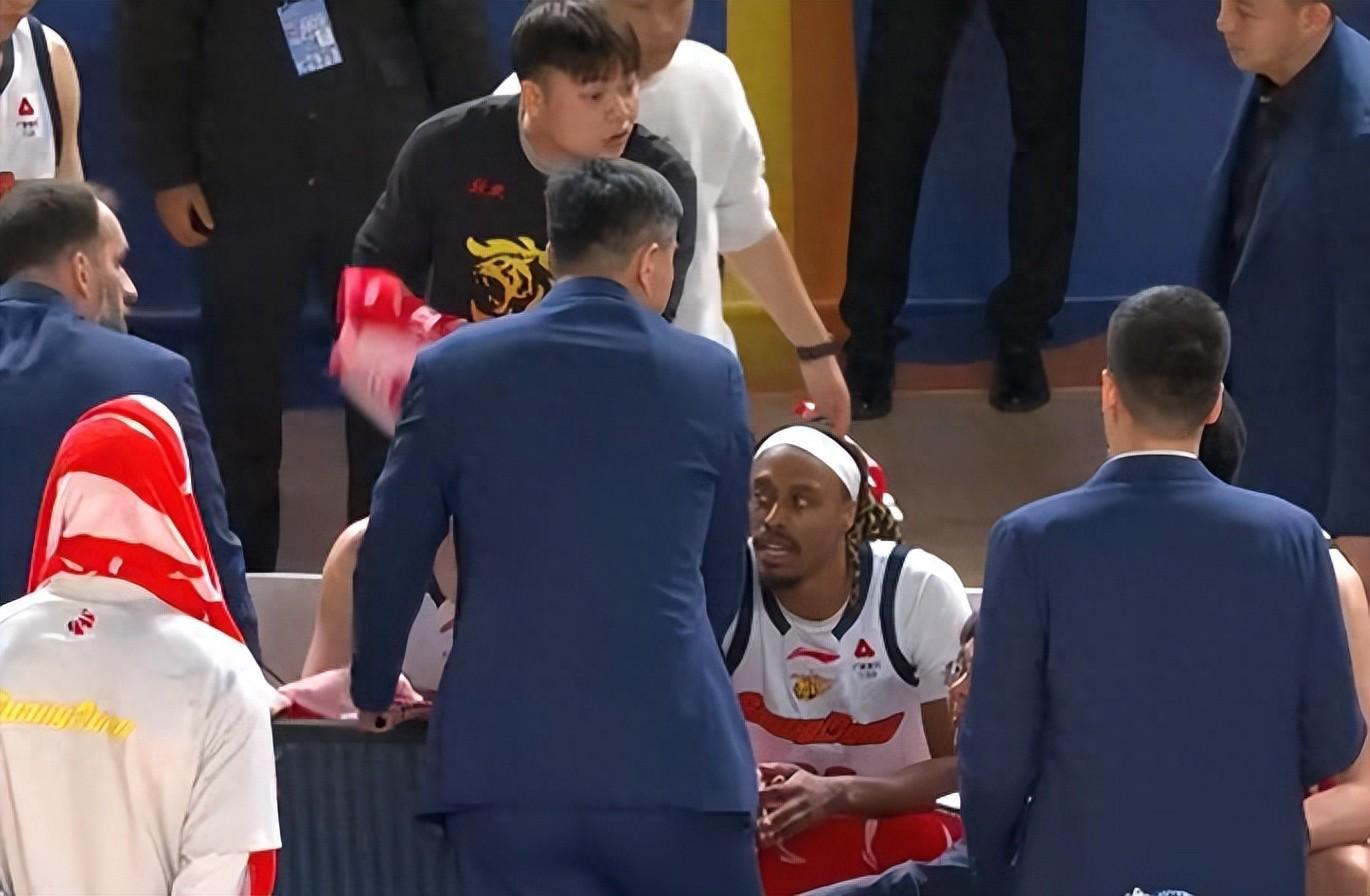 500彩票网官方首页-全明星MVP0分,三分赛冠军投不进三分球,杜锋一手好牌打得稀碎